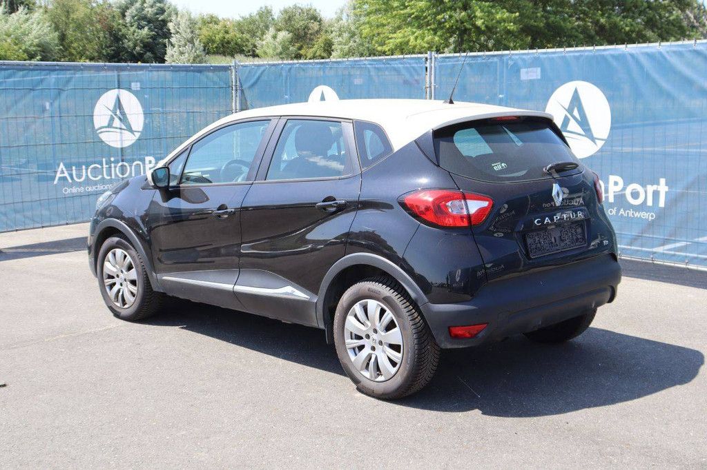 Passenger car Renault Captur Petrol 118hp 2016 (Margin)