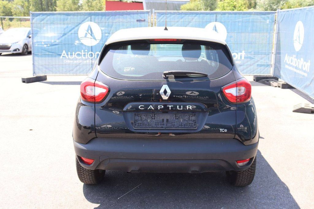 Passenger car Renault Captur Petrol 118hp 2016 (Margin)
