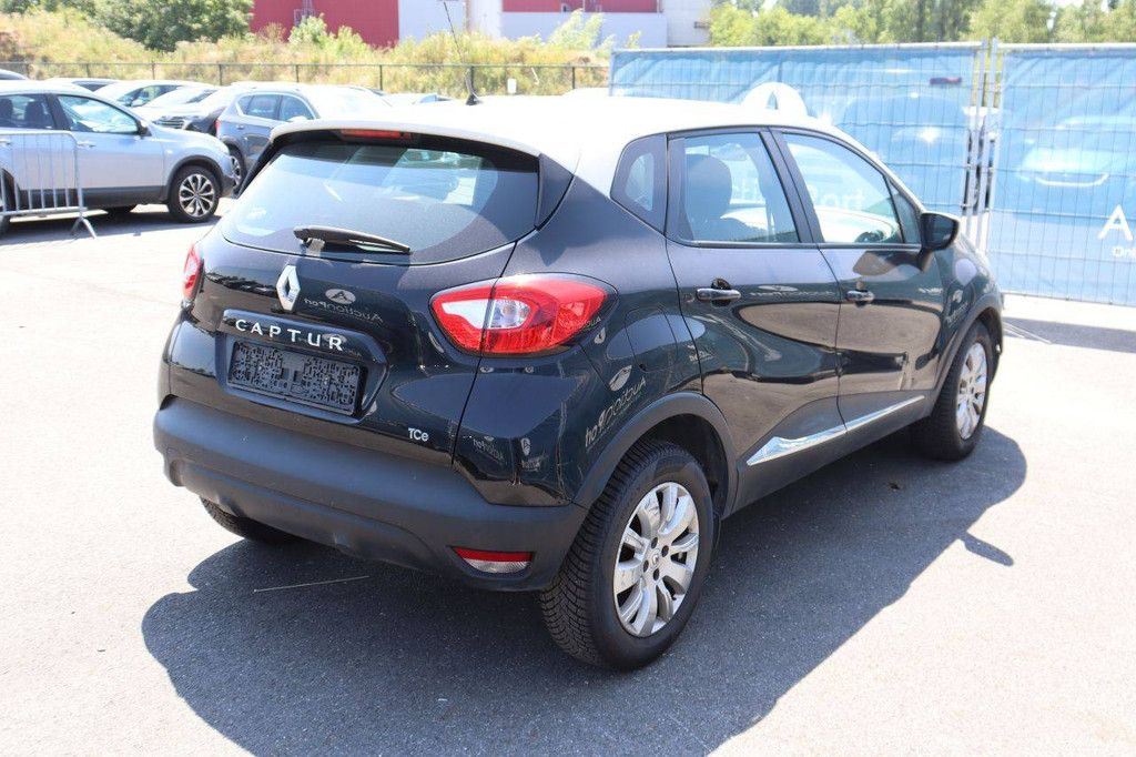 Passenger car Renault Captur Petrol 118hp 2016 (Margin)