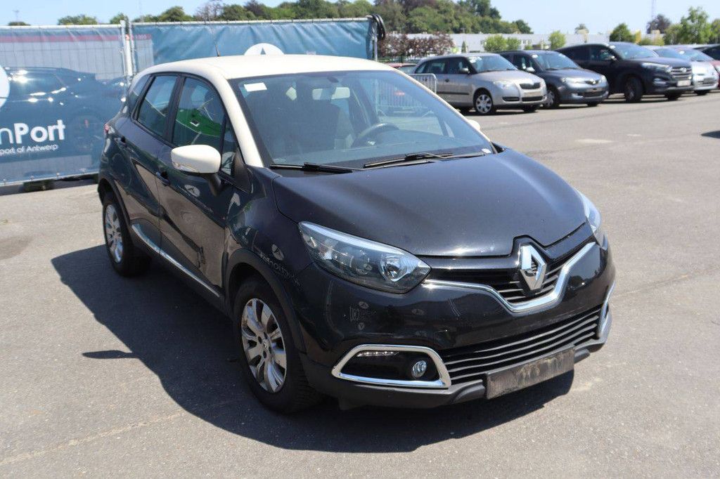 Passenger car Renault Captur Petrol 118hp 2016 (Margin)