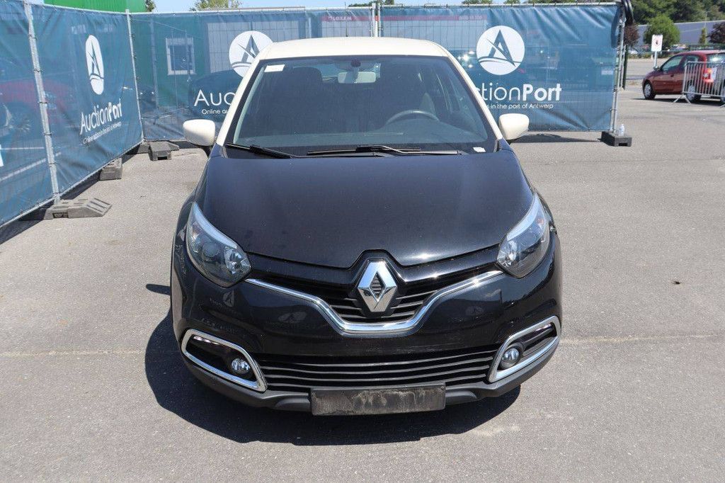 Passenger car Renault Captur Petrol 118hp 2016 (Margin)