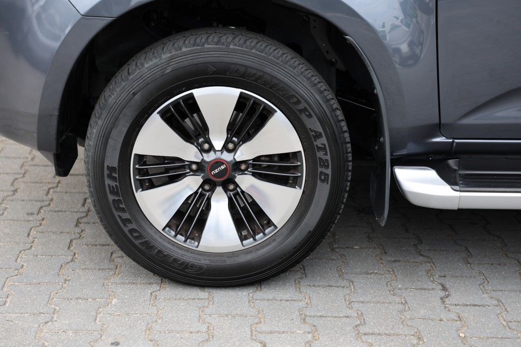 Isuzu D-max 1.9 D LS A/T 4WD VAN