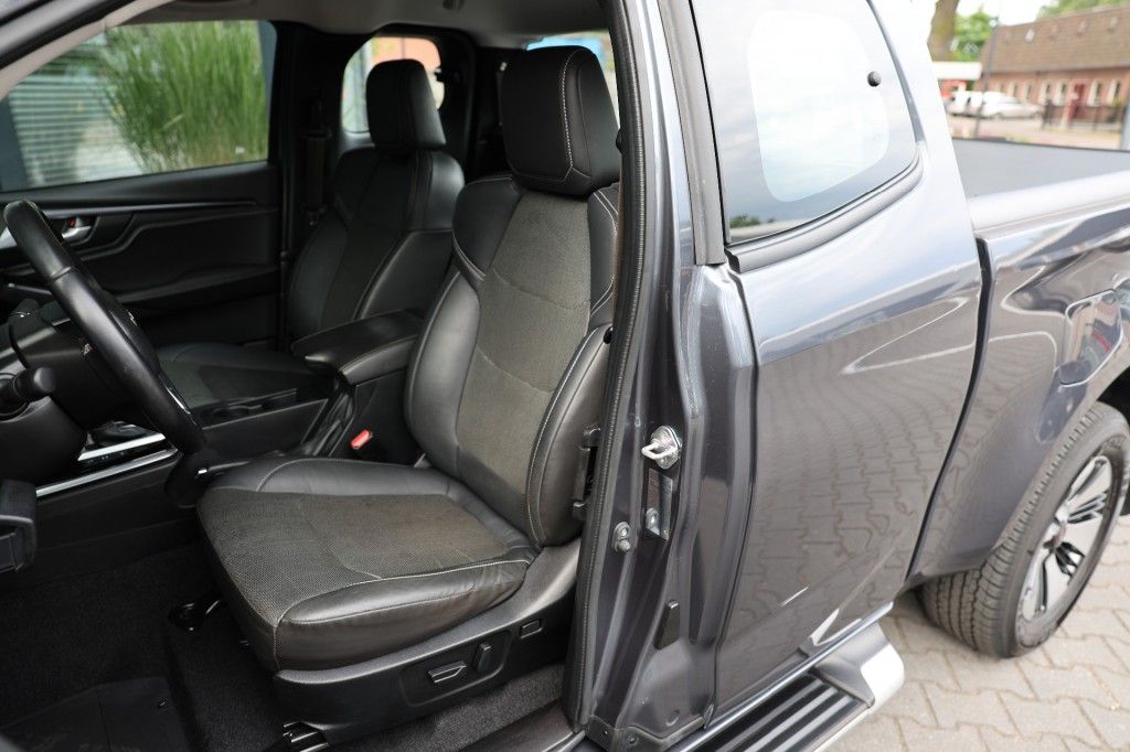 Isuzu D-max 1.9 D LS A/T 4WD VAN