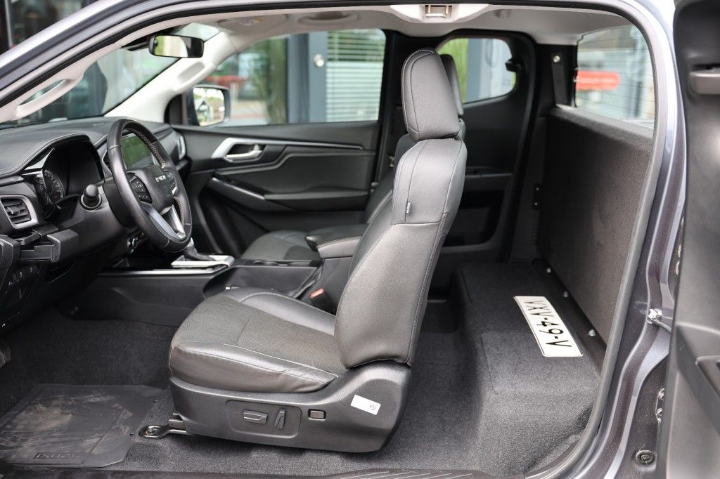 Isuzu D-max 1.9 D LS A/T 4WD VAN