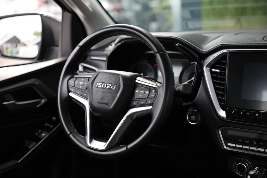 Isuzu D-max 1.9 D LS A/T 4WD VAN