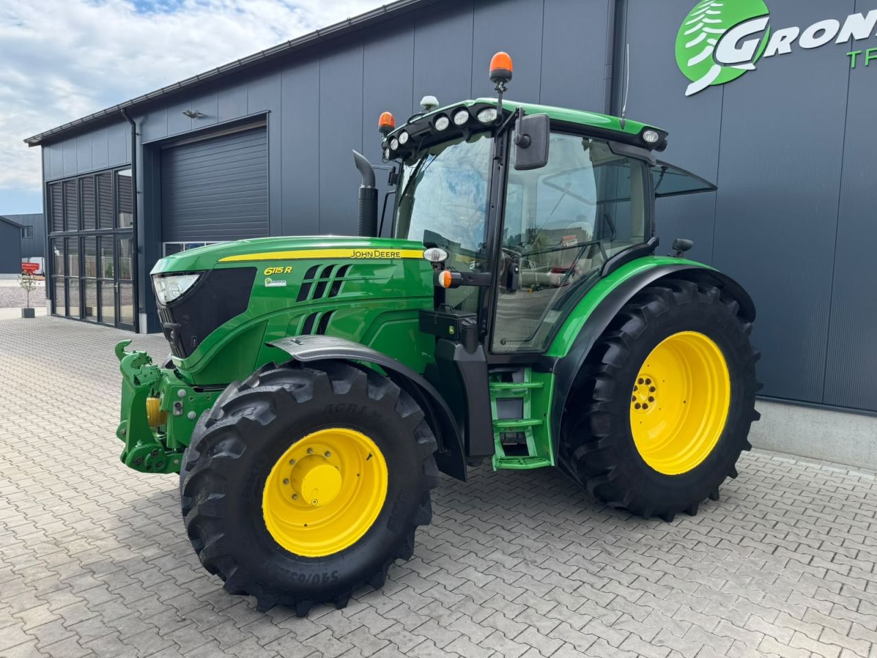 John Deere 6115R AQ
