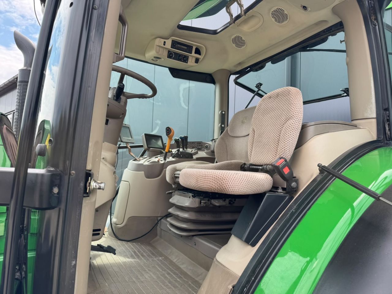 John Deere 6115R AQ