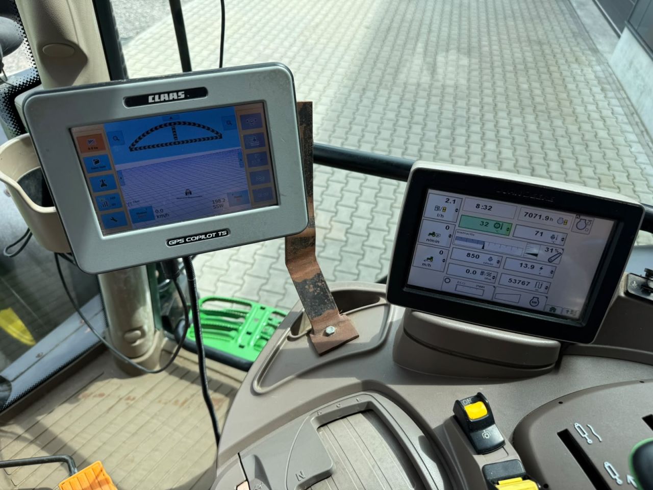 John Deere 6115R AQ