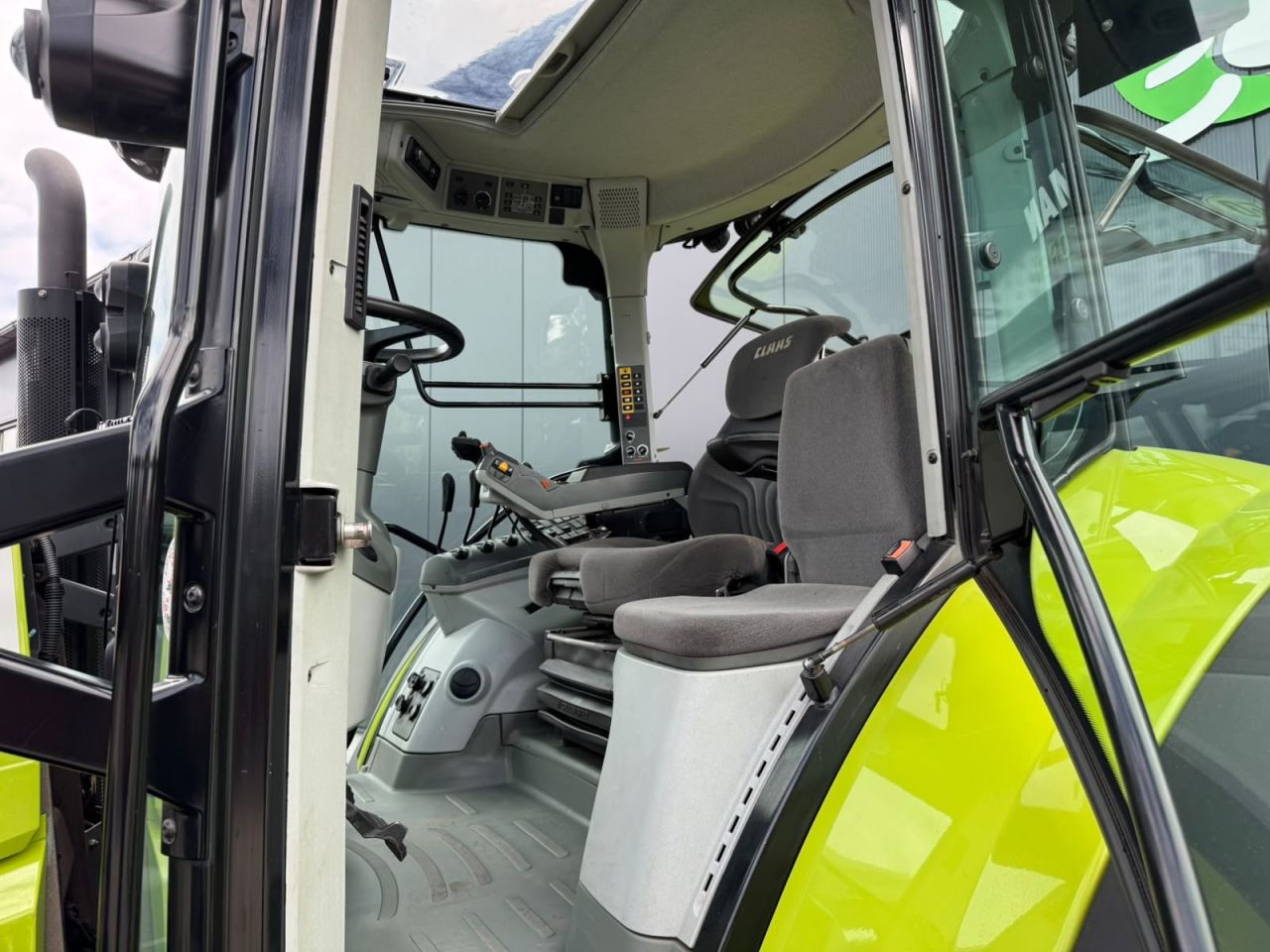 Claas Arion 620