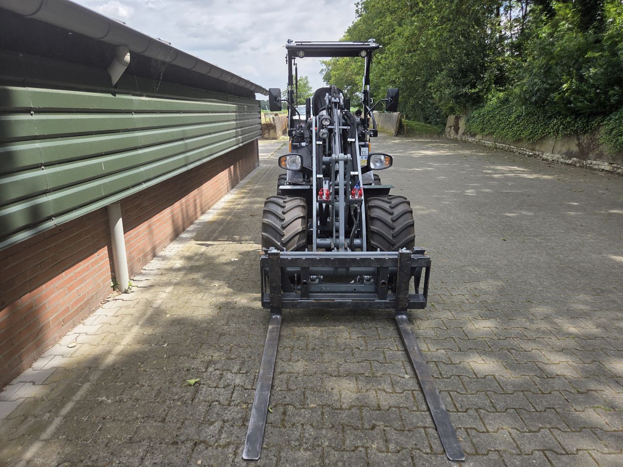 Giant G2500HD met palletvork Euro aansluiting