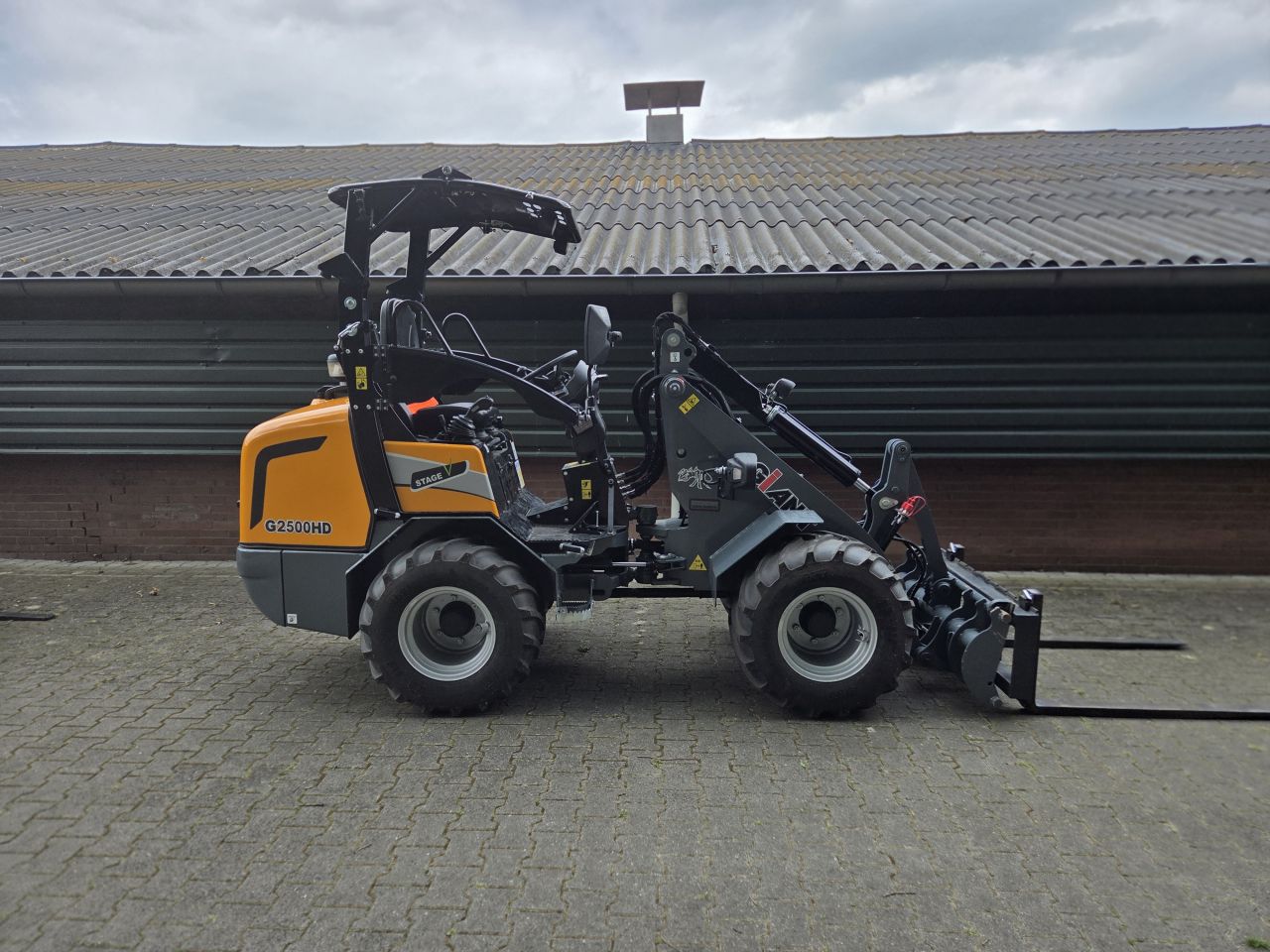 Giant G2500HD met palletvork Euro aansluiting