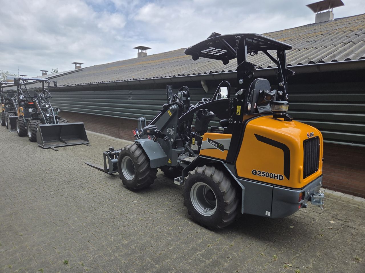 Giant G2500HD met palletvork Euro aansluiting