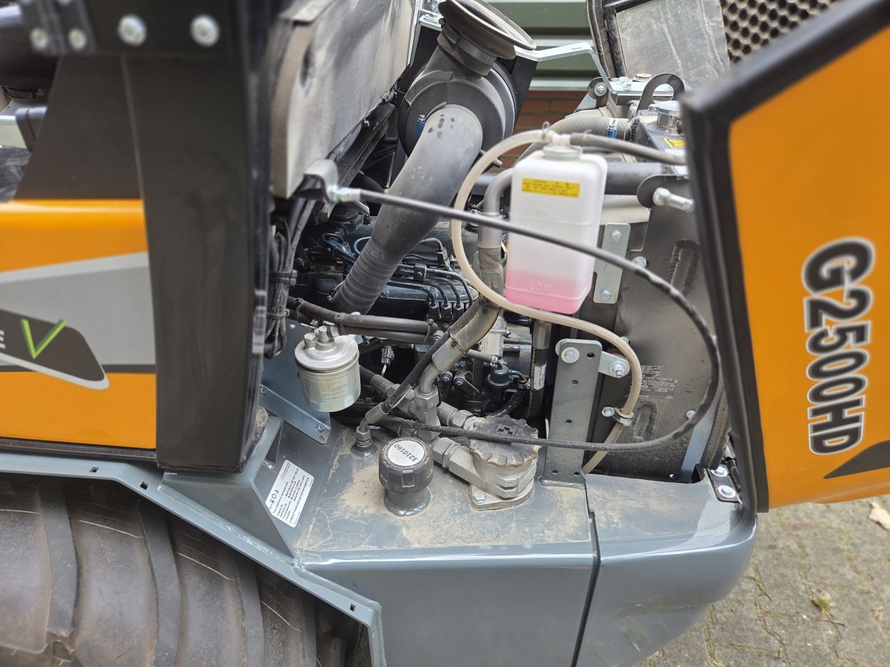 Giant G2500HD met palletvork Euro aansluiting