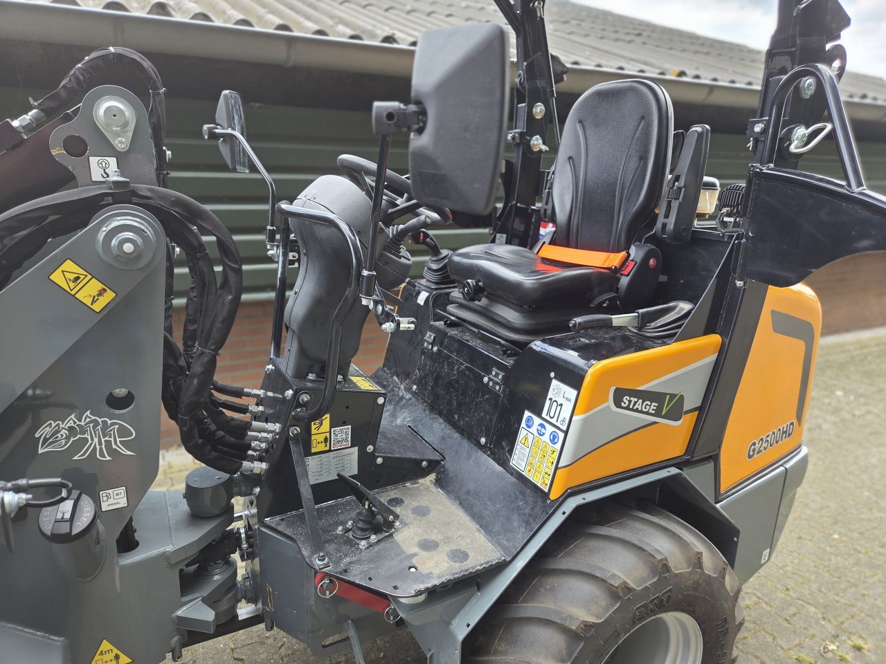 Giant G2500HD met palletvork Euro aansluiting