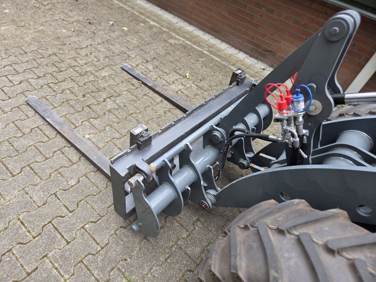 Giant G2500HD met palletvork Euro aansluiting