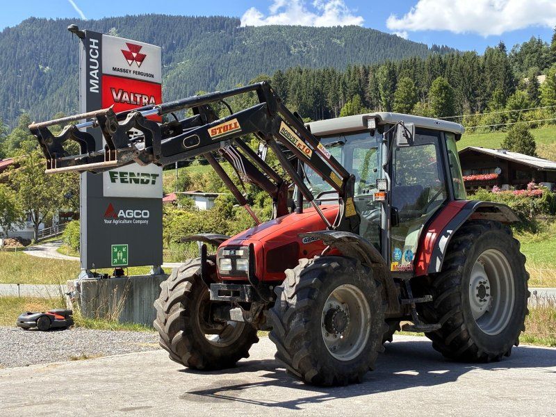 Massey Ferguson 4245 + Stoll Frontlader