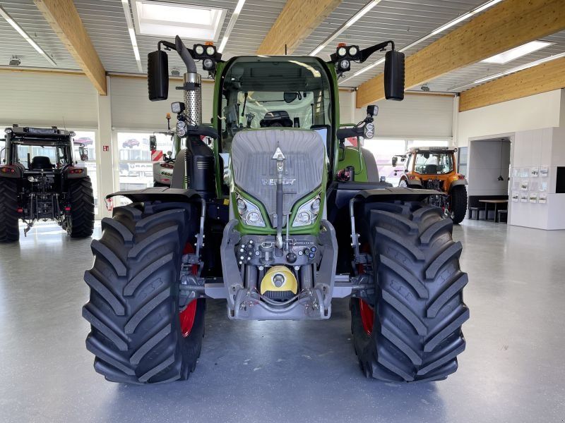 Fendt 724 VARIO S4 PROFI PLUS