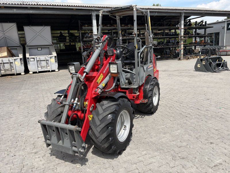 Weidemann 1350CX45 mit Klappdach unter 2,0m/30km/h