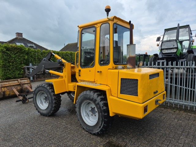 Zettelmeyer 602 met bak en lepels.