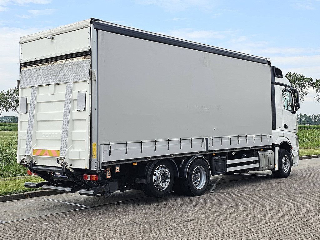 MERCEDES-BENZ ACTROS 2543 6x2 2.5 t lift