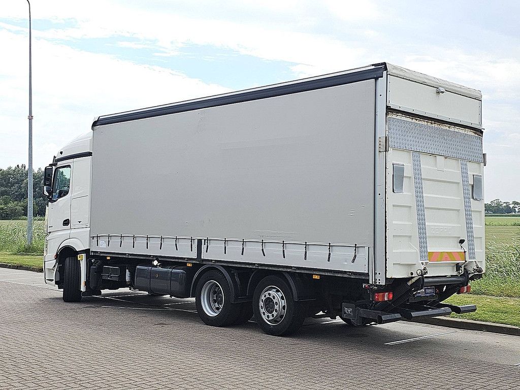 MERCEDES-BENZ ACTROS 2543 6x2 2.5 t lift