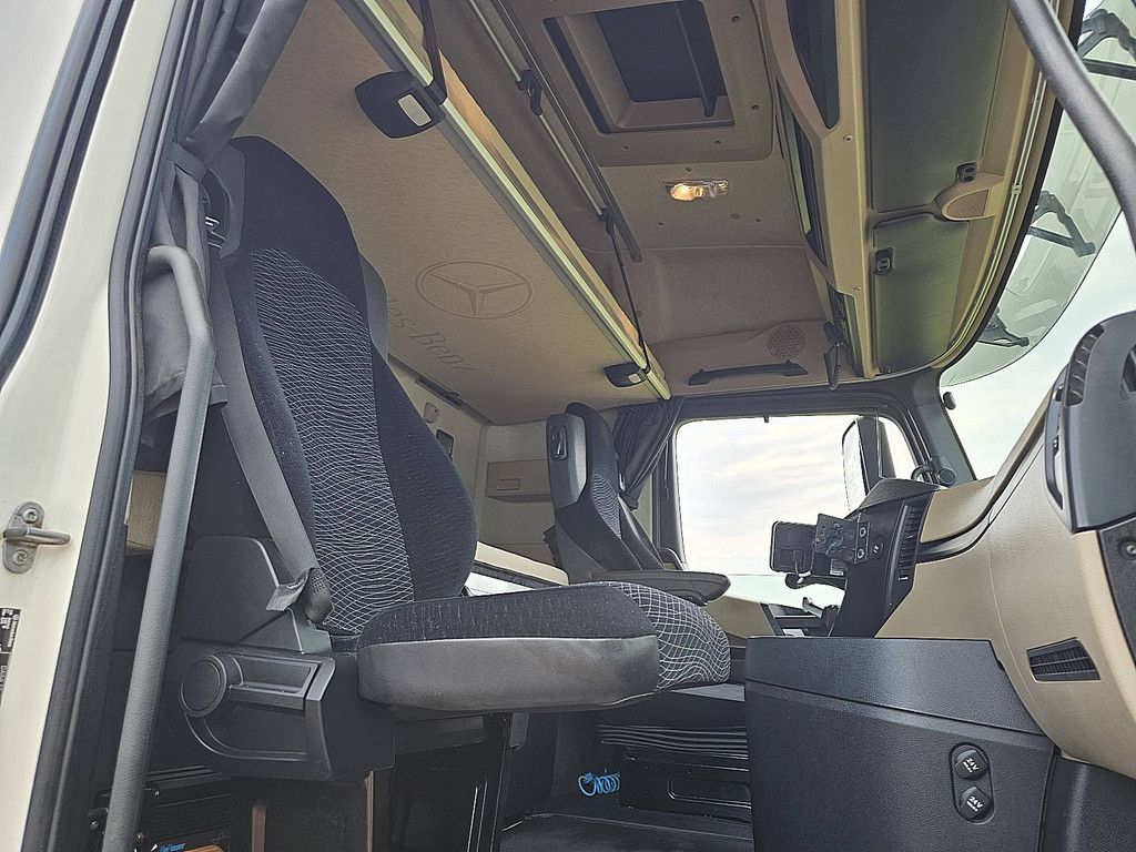 MERCEDES-BENZ ACTROS 2543 6x2 2.5 t lift