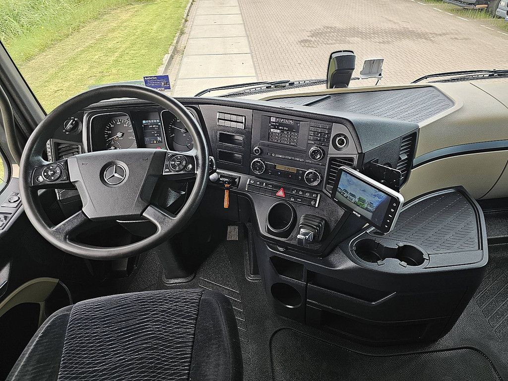 MERCEDES-BENZ ACTROS 2543 6x2 2.5 t lift