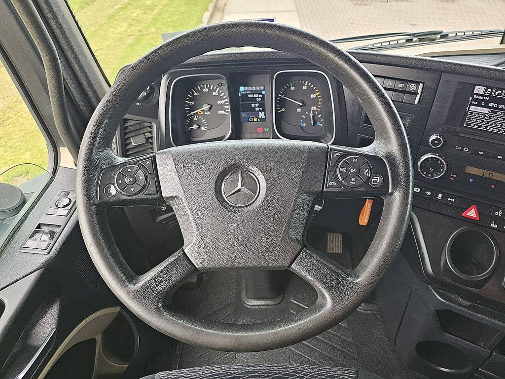 MERCEDES-BENZ ACTROS 2543 6x2 2.5 t lift