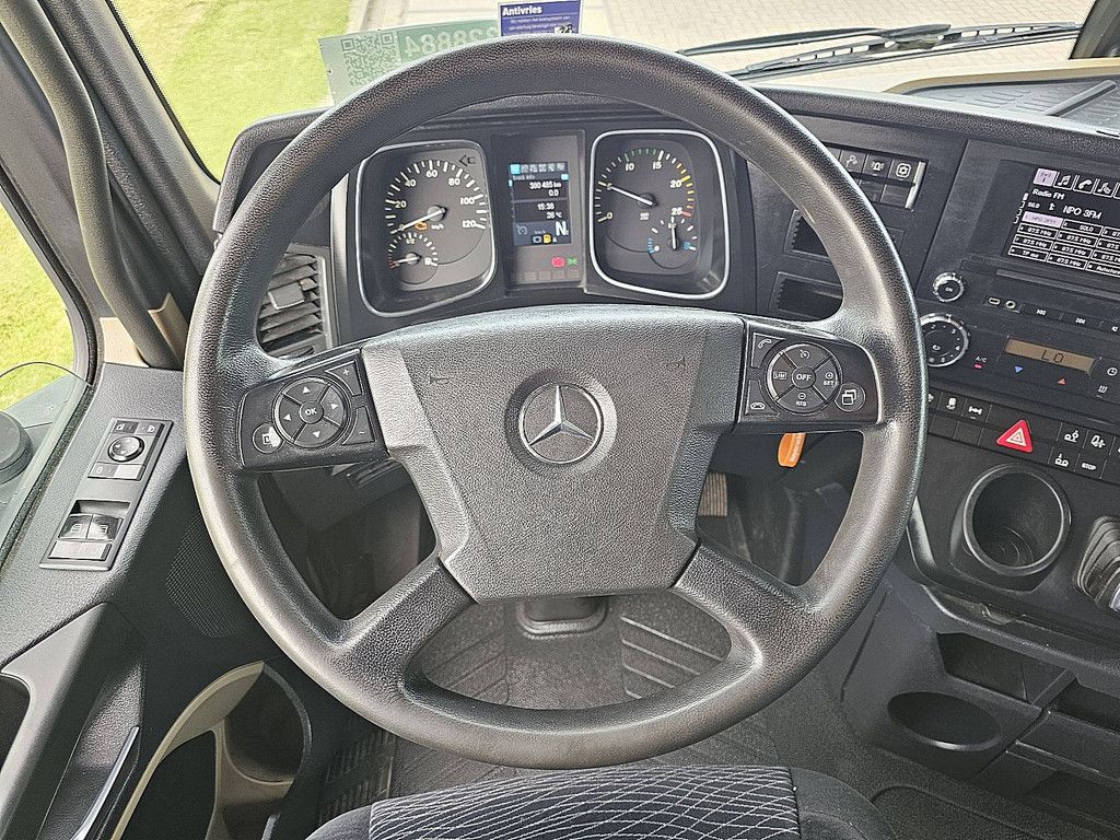 MERCEDES-BENZ ACTROS 2543 6x2 2.5 t lift