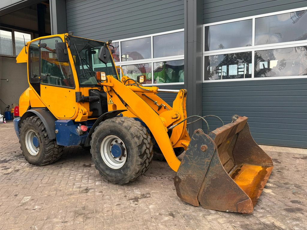 Komatsu WA70-5