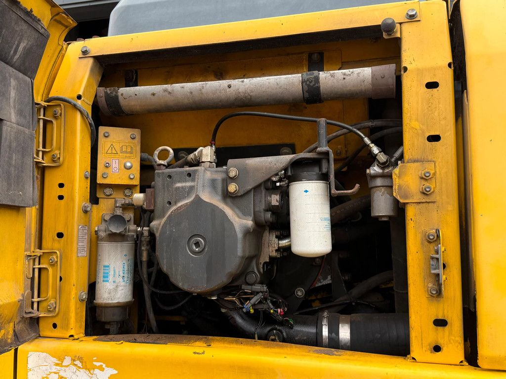 Komatsu PC210LC-8