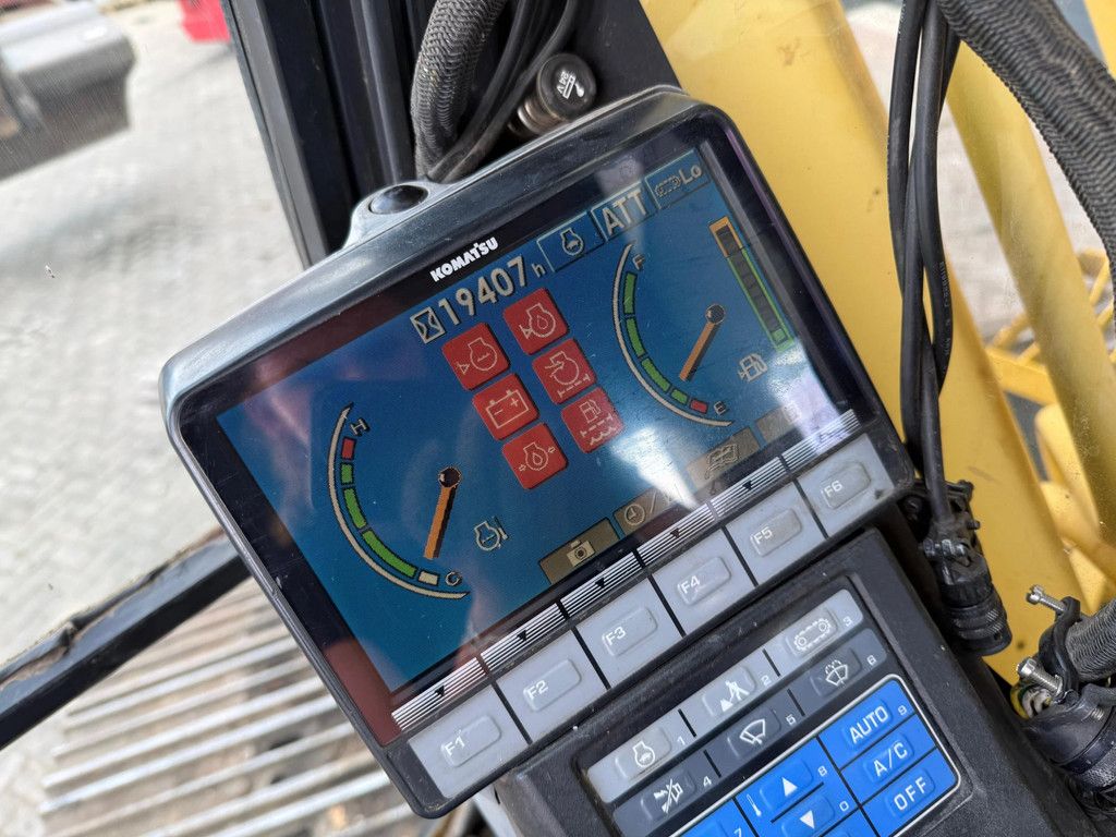 Komatsu PC210LC-8