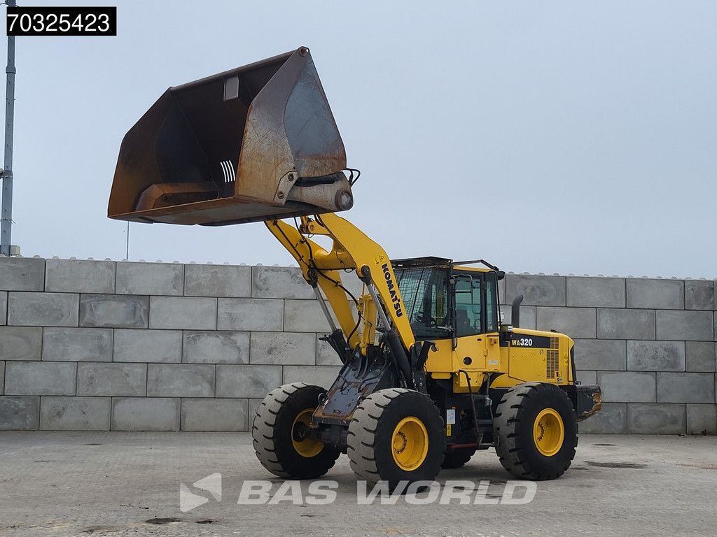 KOMATSU WA320-6