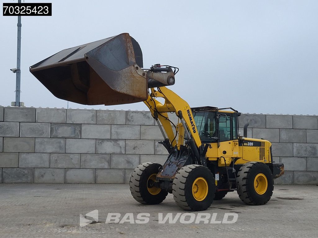 KOMATSU WA320-6