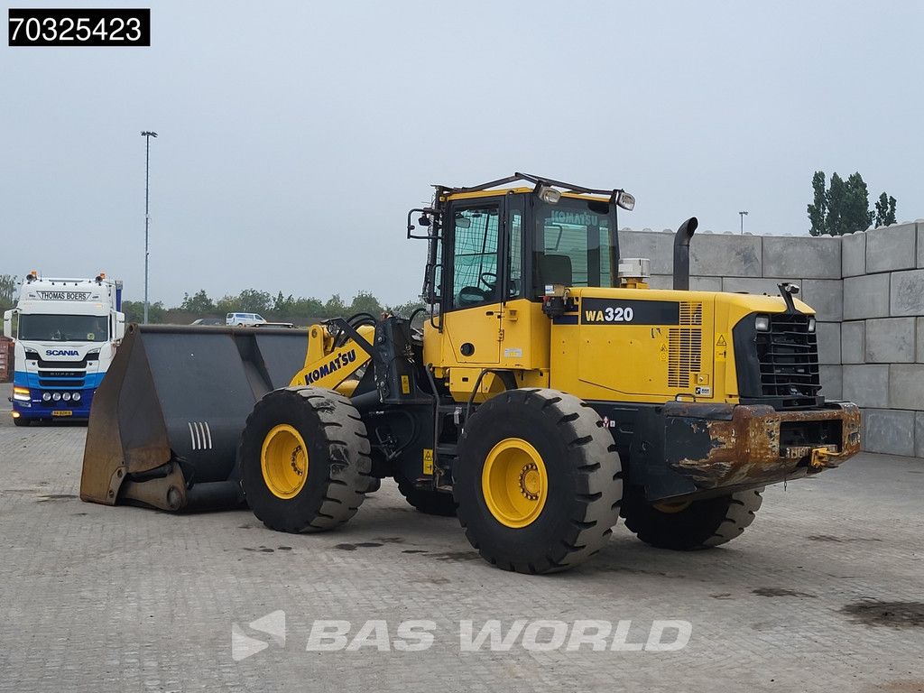 KOMATSU WA320-6