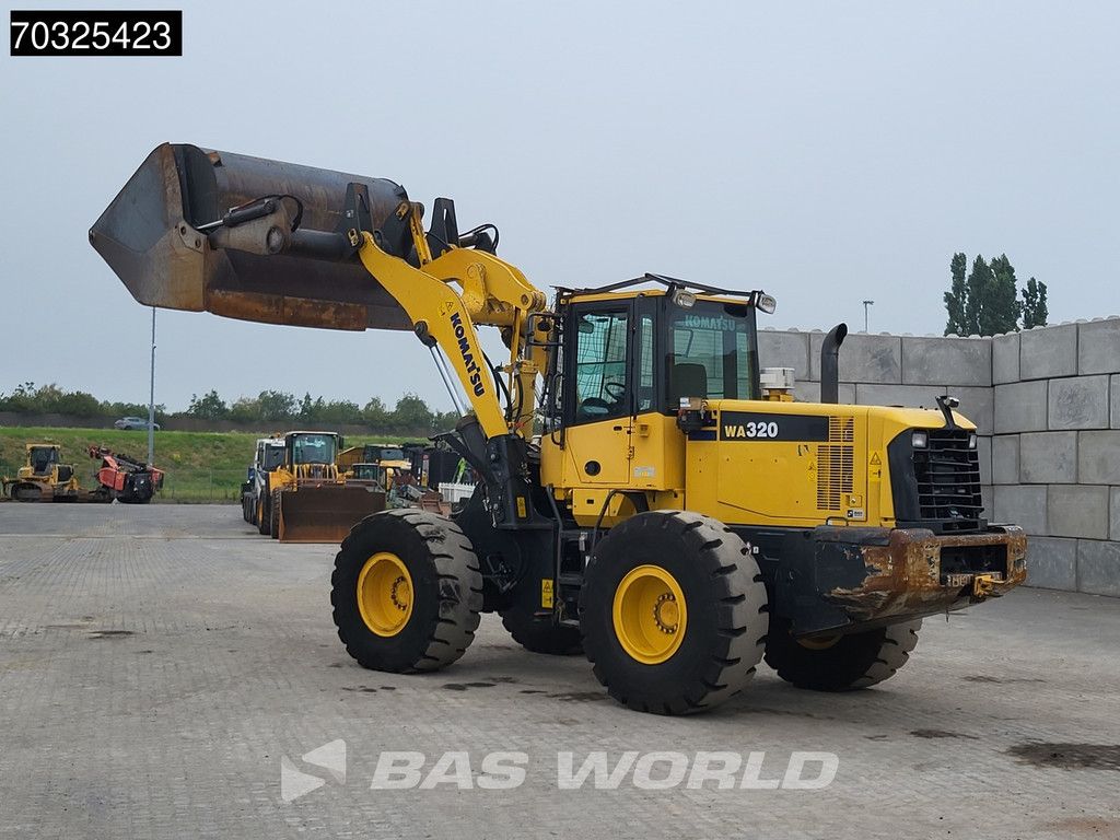 KOMATSU WA320-6