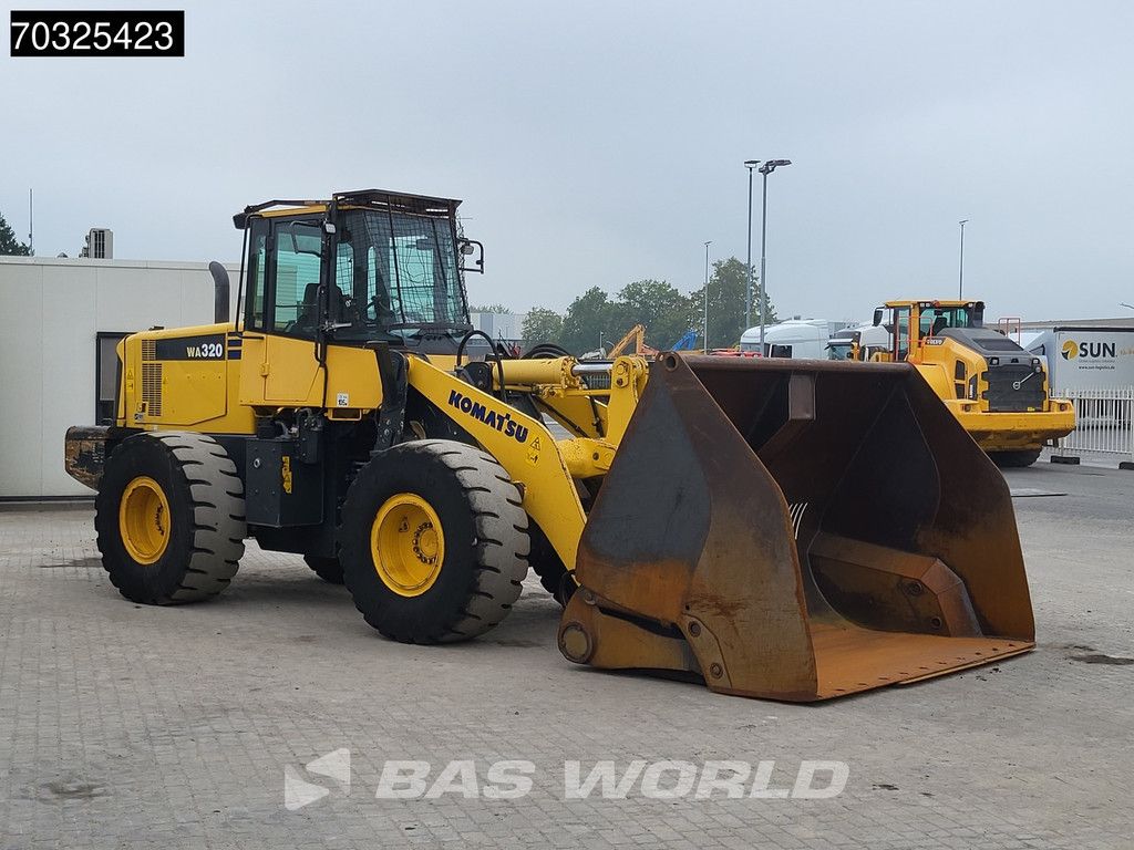 KOMATSU WA320-6