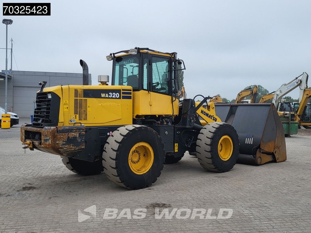 KOMATSU WA320-6