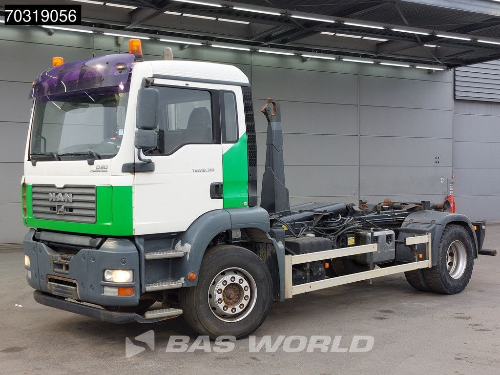 MAN TGA 18.310 4X2 14 tons hooklift steelsuspension Manual Euro 2