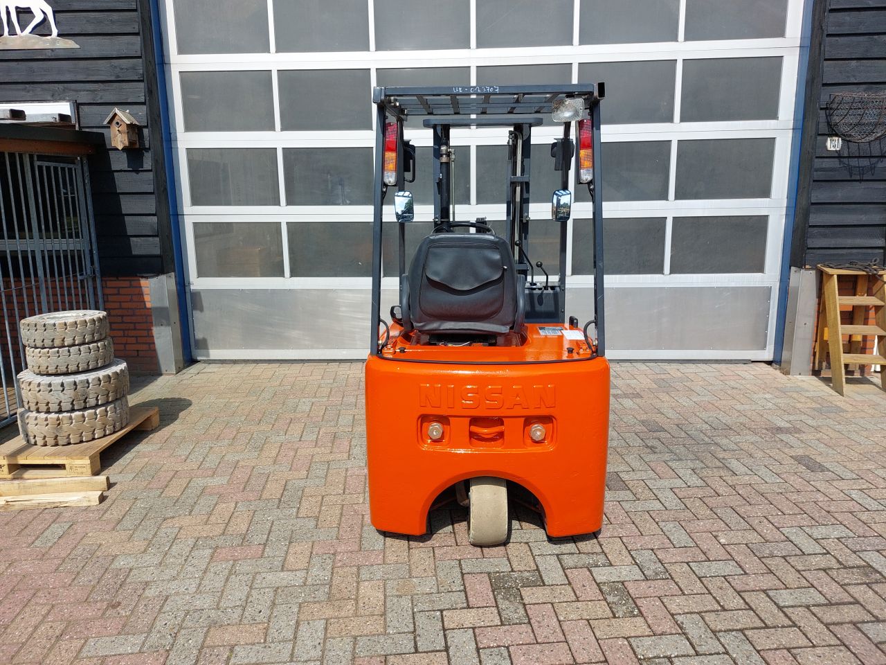 Nissan compact 1300 kg