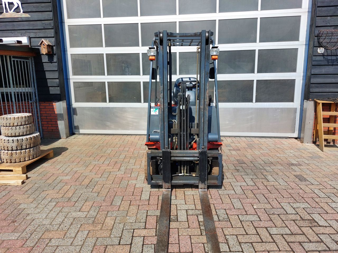 Nissan compact 1300 kg
