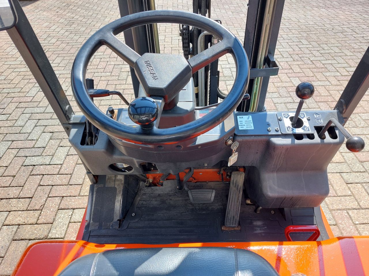 Nissan compact 1300 kg