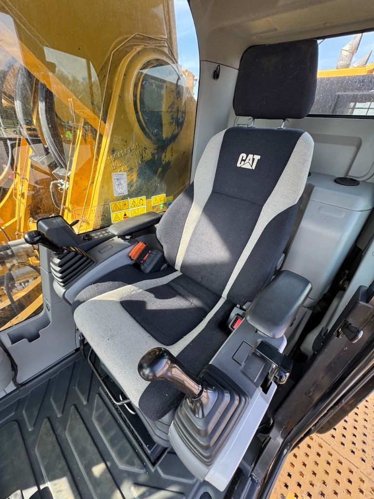 CAT 6015B
