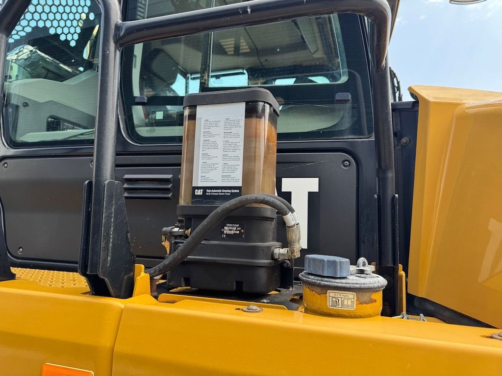 CAT 730