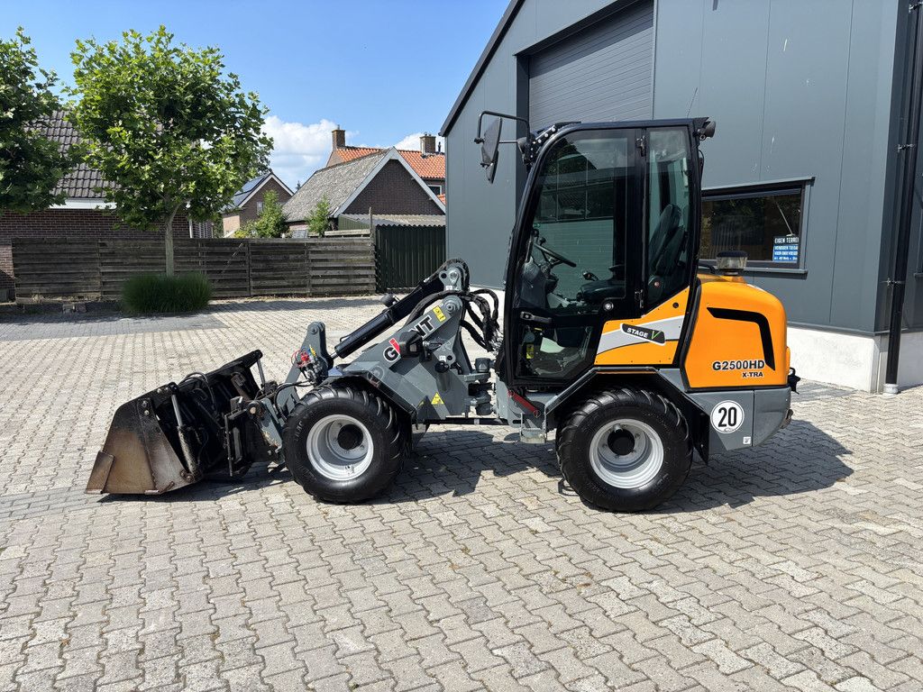 Giant G2500 HD X-TRA. Bak en Lepels, Vol cabine, 208 uur.