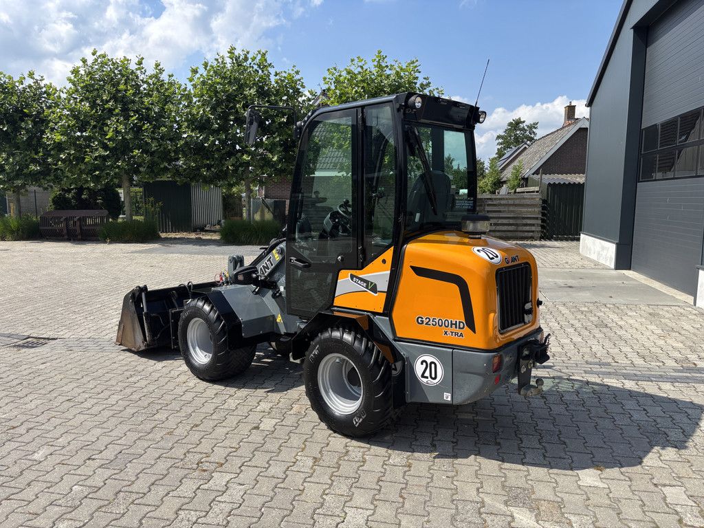 Giant G2500 HD X-TRA. Bak en Lepels, Vol cabine, 208 uur.
