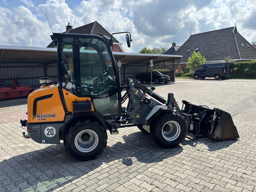 Giant G2500 HD X-TRA. Bak en Lepels, Vol cabine, 208 uur.