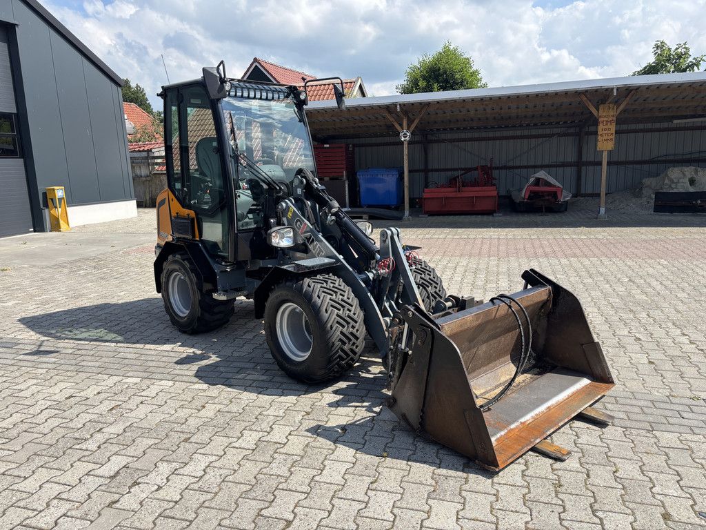 Giant G2500 HD X-TRA. Bak en Lepels, Vol cabine, 208 uur.