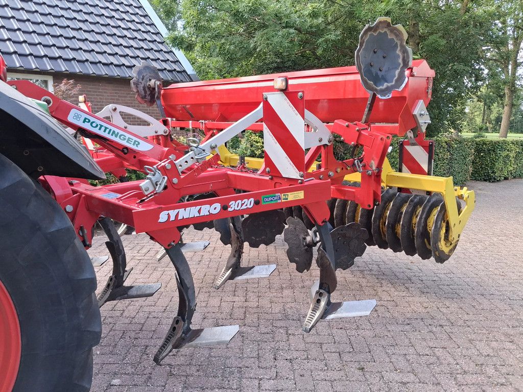 Pottinger Syncro 3020 cultivator met zaaibak