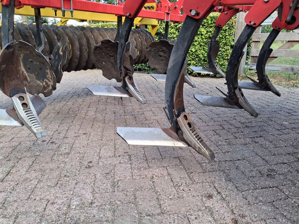Pottinger Syncro 3020 cultivator met zaaibak